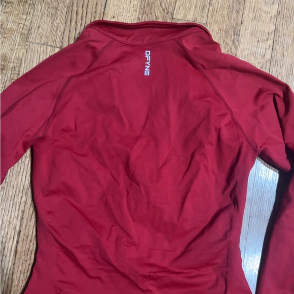 Dfyne Crimson Quarter Zip Top - Picture 4 of 4